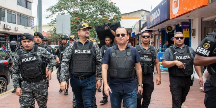 Ministro del Interior supervisa acciones de seguridad en El Oro