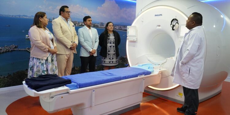 Hospital Universitario de Guayaquil recibe nuevo resonador magnético