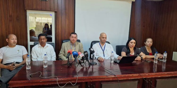 Docentes exigen revisión de normas tras asesinato de docente