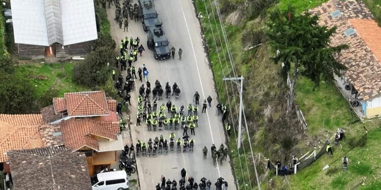 Comunidades indígenas bloquean acceso a Saraguro