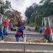 Para el jueves ya terminan los trabajos de colocación del puente Bailey sobre el río Mollopongo