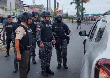 El carro abandonado en el sur de Guayaquil pertenece a un marino