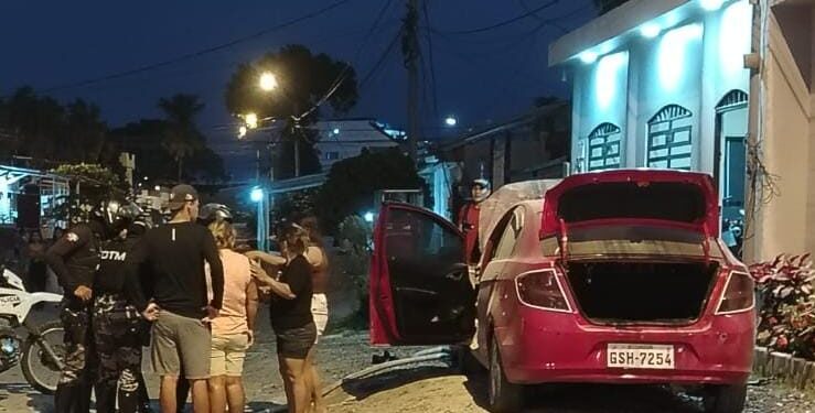 Delincuentes incendiaron un carro