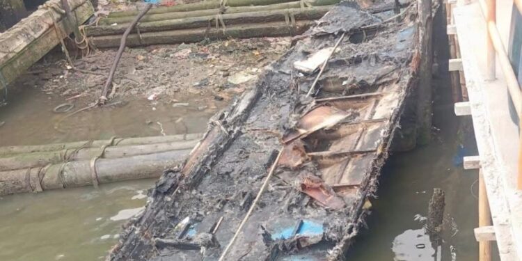 Hallan embarcación incinerada y pescadores continúan desaparecidos
