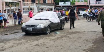 Dos hombres fueron asesinados cuando circulaban en un carro