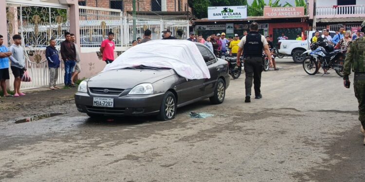 Dos hombres fueron asesinados cuando circulaban en un carro