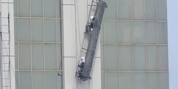 Trabajadores rescatados con vida en edificio La Previsora de Guayaquil