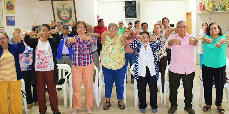 Hospital Teófilo Dávila realiza Caminata Dorada por la Salud, por el Día Mundial de la Diabetes