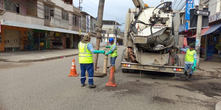 Aguas Machala intensifica labores de limpieza en sistemas de drenaje sanitario