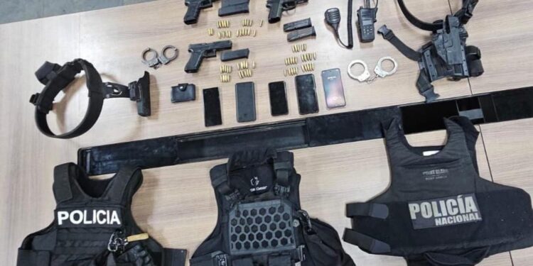 Tres Policías y dos civiles detenidos por presunto robo