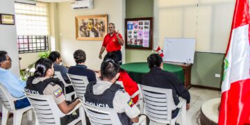 Bomberos de Machala capacitan al Consulado General del Perú en Brigadas Empresariales