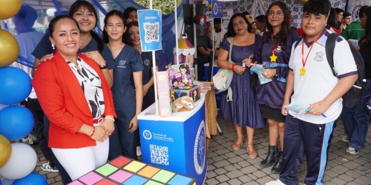 UTMACH reúne a 2000 estudiantes en Feria de Oferta Académica