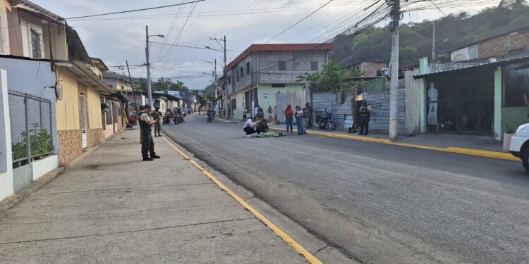 Mujer es asesinada cuando iba en una motocicleta