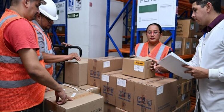 Ministerio de Salud e IESS amplían 30 días la emergencia para cerrar compras de medicamentos e insumos