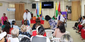 Hospital Teófilo Dávila realiza vital jornada educativa enfocada en la Salud Renal y el Bienestar del Adulto Mayor