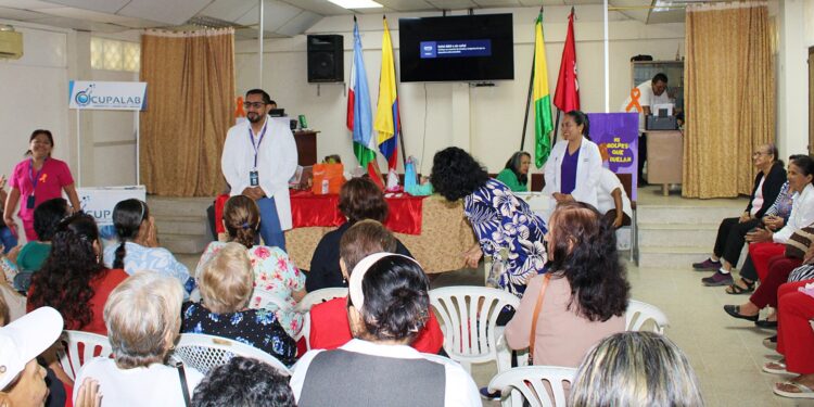 Hospital Teófilo Dávila realiza vital jornada educativa enfocada en la Salud Renal y el Bienestar del Adulto Mayor