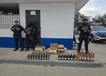 Policía decomisa más de 100 botellas de whisky de contrabando