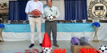 Minedec entrega kits deportivos a cinco instituciones educativas de Machala