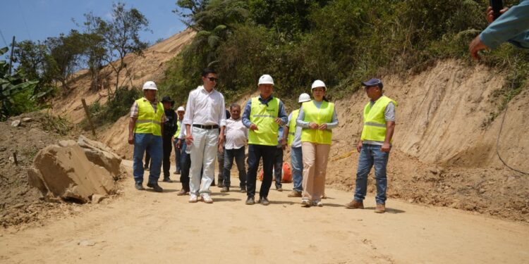 Carretera Balsas-Palosolo: Un proyecto que transforma la conectividad en El Oro*