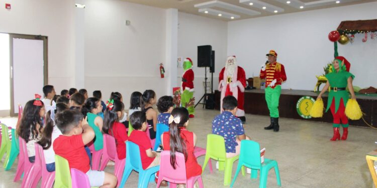 Colegio de Médicos de El Oro celebra la Navidad con alegría y unidad