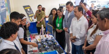 Jóvenes de El Oro demuestran su talento y emprendimiento en Feria de Proyectos
