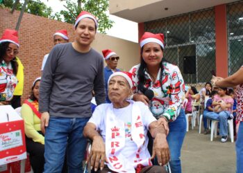Área de Diálisis del Hospital Teófilo Dávila celebra la Navidad con sus pacientes