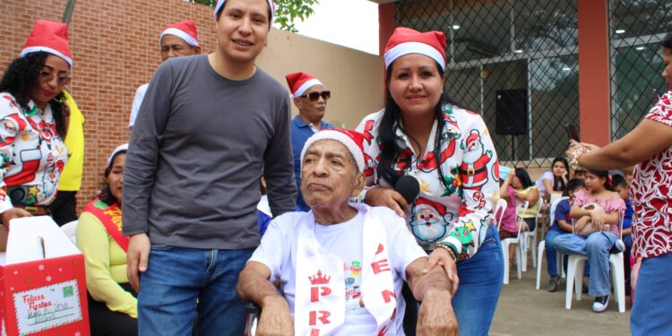 Área de Diálisis del Hospital Teófilo Dávila celebra la Navidad con sus pacientes
