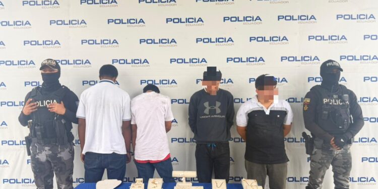 Policía aprehendió a dos adultos y aisló a dos adolescentes por asalto a joyería