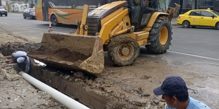 Aguas Machala EP ejecuta mejoras en la red de alcantarillado sanitario