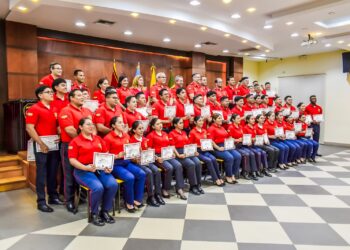 Día Internacional de los Voluntarios y Graduación de Bomberos Voluntarios en Machala