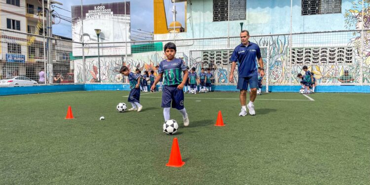 Machala inicia Escuela de Fútbol Gratuita con apoyo del Club Atlético de Madrid