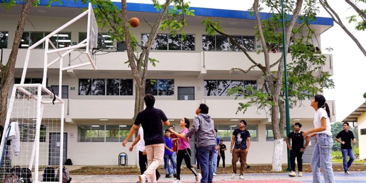 UTMACH fortalece infraestructura académica con 37 nuevas aulas