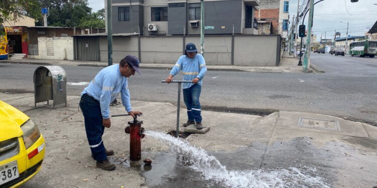 Aguas Machala EP trabaja de manera continua para restablecer el servicio de agua potable