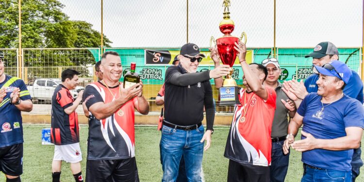 Bomberos Machala cierra con éxito el campeonato interno de Fulbito