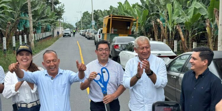 El Guabo celebra culminación de obra vial que impulsará el desarrollo local