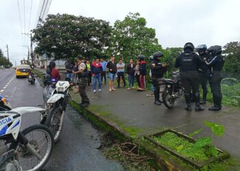 Un conductor embiste a moto de asaltantes y evita un robo