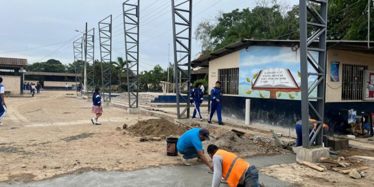 El Guabo fortalece la educación con nueva infraestructura deportiva en Colegio Velasco Ibarra