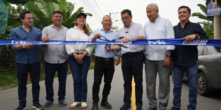 BDE B.P. fortalece desarrollo en El Oro con inversiones en agua potable y vialidad