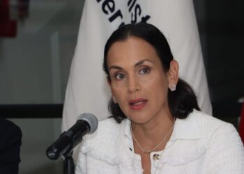 La ministra de Energía, Inés Manzano, insiste al descartar apagones para Ecuador durante el año 2026