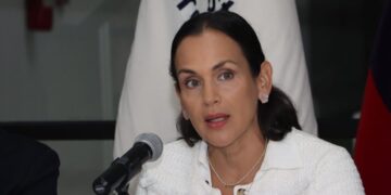 La ministra de Energía, Inés Manzano, insiste al descartar apagones para Ecuador durante el año 2026