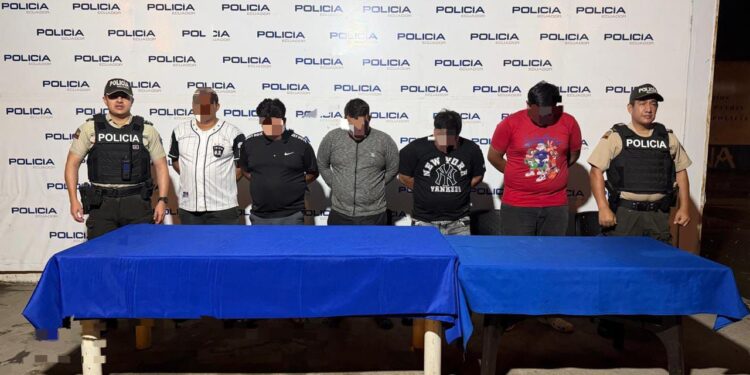 Cinco aprehendidos por atacar a agentes de tránsito