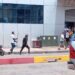 Extranjeros fueron detenidos luego de amenazar con cuchillos a comerciantes