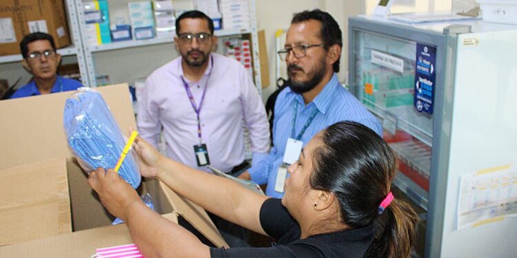 Defensoría del Pueblo verifica existencia de medicamentos en Hospital Teófilo Dávila