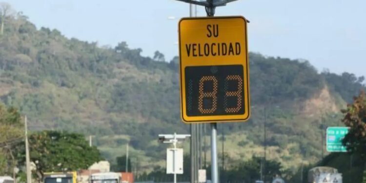 Asamblea revisa el uso de radares de velocidad con criterios técnicos del INEN