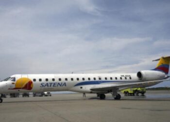 Un avión comercial con 15 personas a bordo desapareció cerca de la frontera con Venezuela