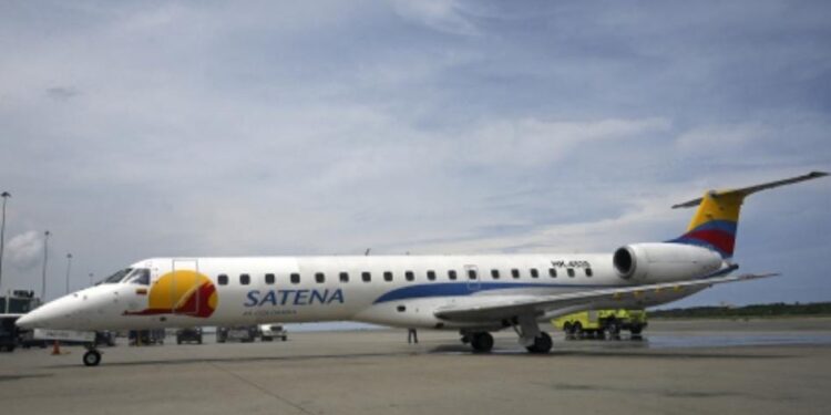 Un avión comercial con 15 personas a bordo desapareció cerca de la frontera con Venezuela