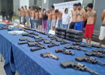 Golpe certero a seis bandas criminales con 20 detenciones y decomiso de armas
