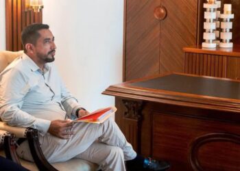 Alcalde de Machala y gerente del Hospital Teófilo Dávila fortalecen la atención en salud en Machala