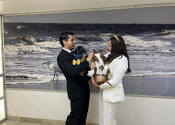 Galo y Ginne se dan el «SÍ» en compañía de sus mascotas, en la agencia Machala