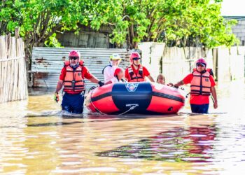Bomberos de El Oro preparados para la temporada invernal con personal y equipos adecuados